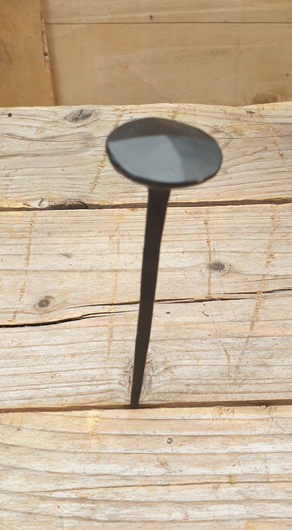 Nagel - handgeschmiedet, 4 Stück